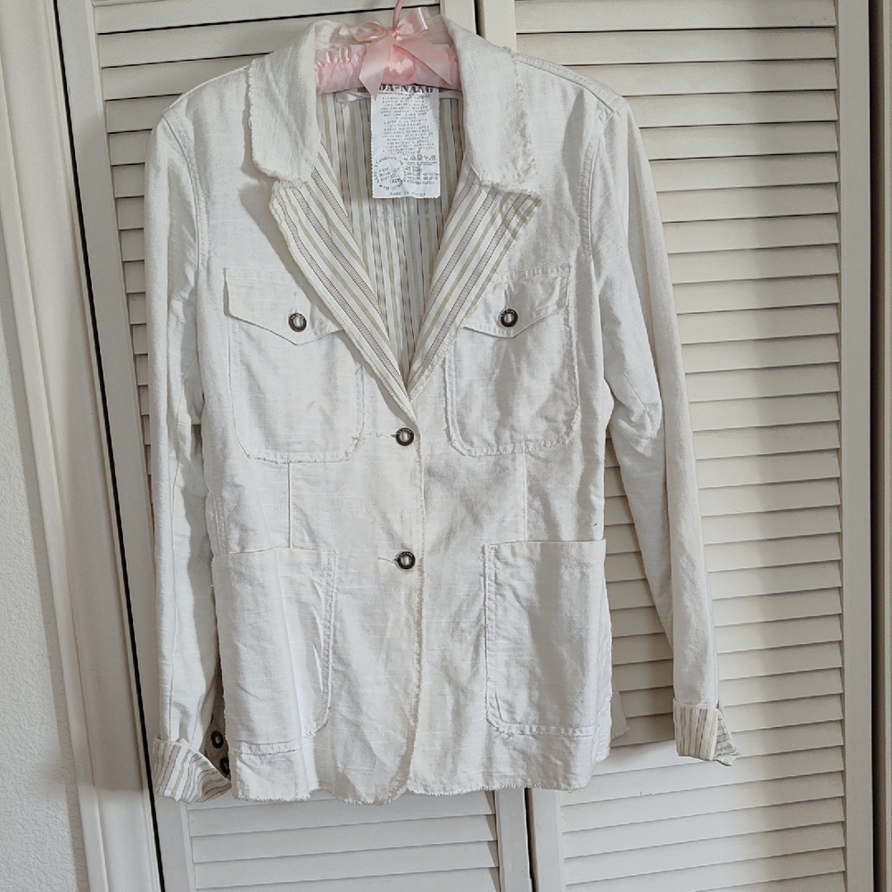 Da-Nang Cream Blazer with Button Details